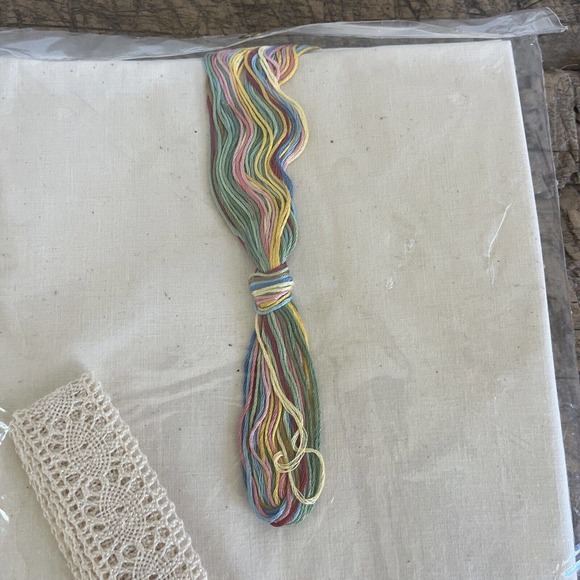 Vintage Cathy Needlecraft Floral Embroidery Guest Towel Kit Lace Trim 1984 NOS - Picture 8 of 8